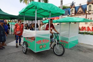 Ambulant vendors in Oriental Mindoro get bike 'kariton' 