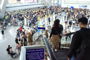 Close to 60K passengers arrive in PH on Christmas week