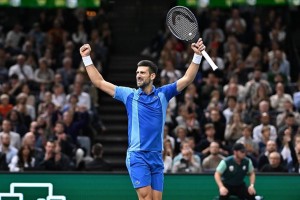 Djokovic with wrist injury suffers 1st loss in Australia for 6 years