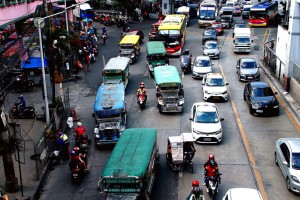 Sirens, ‘8’ plates ban backed: No one should be above traffic crisis