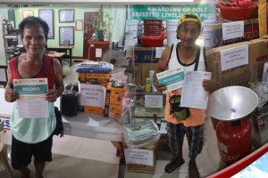 Parents of child laborers in Albay, Camarines get gov't livelihood aid