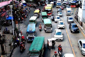 Gov't begins preparations for mandatory speed limiters in PUVs