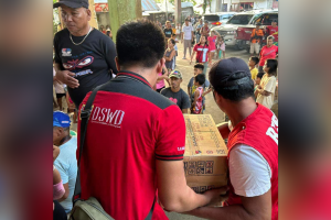 DSWD Bicol provides food packs to families affected by bad weather