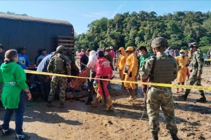 33 dead, 19 injured in Colombian highway landslide