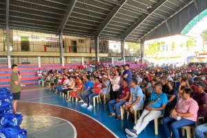 Ilocos Norte village frontliners get P3K cash gift