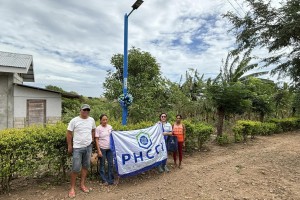 Coop donates PH500-K solar lamp posts to poor communities