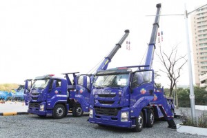 New wrecker cranes boost MMDA road accident response