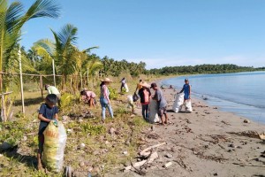 E. Samar distributes nearly 3K bags of rice to coastal cleaners