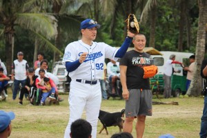 Japanese baseball star coaches kids in Quezon town