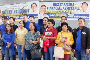 DA distributes P5-K cash aid to Quezon farmers