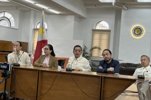 Comelec to review rules, halts acceptance of signature sheets for PI