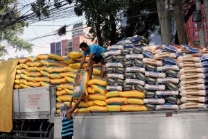 Recto proposes lower rice import tariff