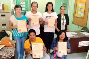 31 farmers in Camarines Sur get land titles from gov't