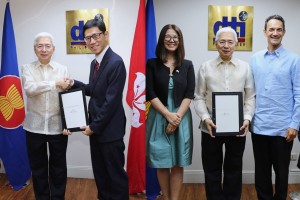 PH signs protocols to upgrade 2 regional FTAs