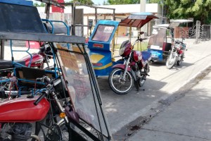 Bacolod City aids unlicensed tricycle operators secure permits