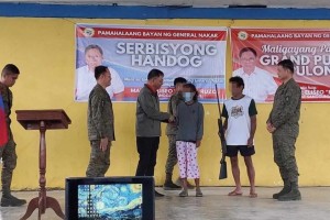 2 NPA rebels surrender in Quezon town
