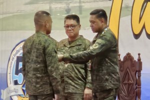 AFP chief leads awarding medals to NorMin, Caraga troopers