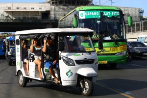 MMDA defers imposition of penalties for e-trikes on national roads