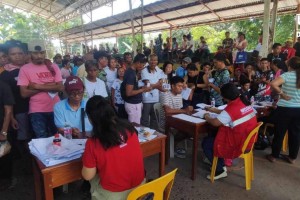 2K disaster-hit families in Davao Oriental get cash aid from DSWD