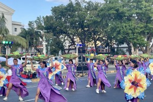 'Kinni-Kinni' parade ushers in Ilocos Norte women’s month celebration