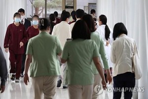 Nurses to expand role in emergency units as trainee doctors walk out