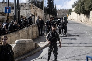 Israel erects barbed wire around Lions’ Gate near Jerusalem mosque