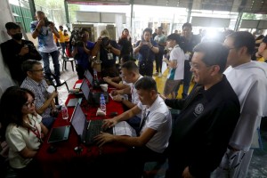 Comelec keen on tapping malls as voting hubs