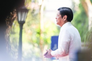 Marcos on Easter Sunday: Emulate Christ, share blessings to the needy