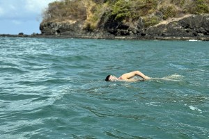 'Pinoy Aquaman' sets new record in 10.8-km Capiz swim