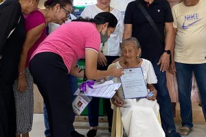 3 Pagudpud centenarians get cash gifts