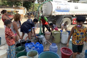 Bacolod City delivers water to El Niño-hit households  