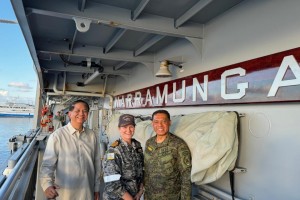 AFP chief visits Aussie frigate docked in Palawan