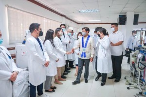 Marcos visits VMMC, donates P150M for procurement of new MRI machine