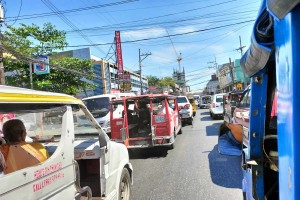 Caravan fails to paralyze public transport in Iloilo