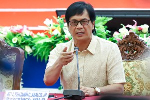Abalos: Anti-poverty programs ‘a must’ in all Red cleared barangays