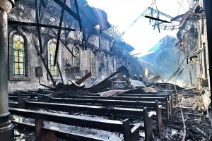 Fire engulfs cathedral in Isabela
