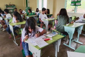 Upland learners in Leyte keep their cool in extreme heat