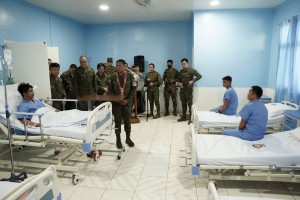 AFP chief hails bravery of 7 soldiers hurt in clash vs. BIFF