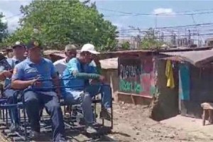 Calamba cops use railroad 'handcars' to patrol inner city