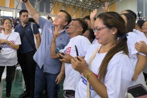 4.4K Quezon town villagers get gov't cash aid