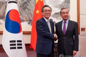 S. Korea, China agree to work for trilateral summit with Japan