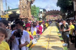 175-meter-long 'yema' cake satisfies Quezon folk's sweet tooth