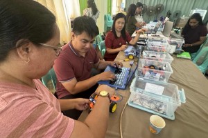 Palawan students get robotics lessons