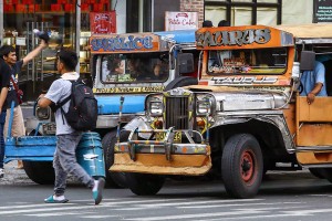 Suspension of jeepney modernization program pushed in Senate