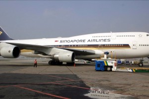 Singapore Airlines passenger dies after 'severe turbulence'