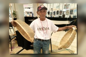 Negros handicraft makers in conflict-free areas showcase best products