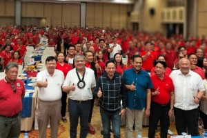 Almost 1K Iloilo, Guimaras officials join President's party