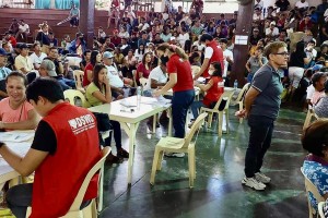 Agusan Norte minimum wage earners get AKAP aid