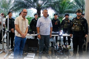 Agusan Sur cops get bomb disposal robot from US