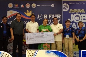 DOLE grants P5.35-M TUPAD aid to 9 Bacolod City barangays 